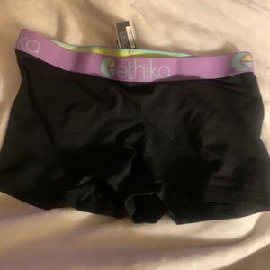 Ethika women’s staple